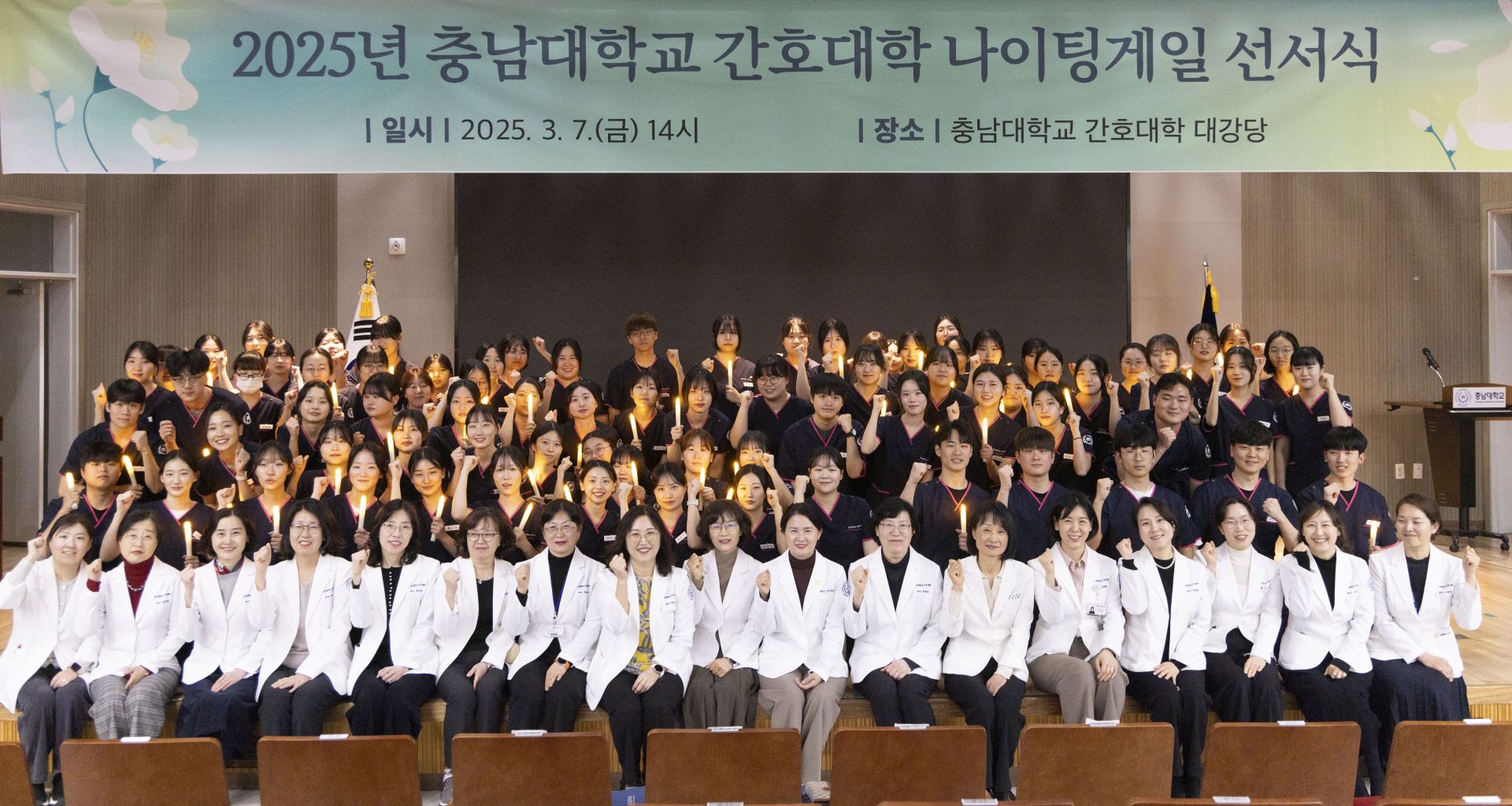학생들이 함께 토론하는 이미지